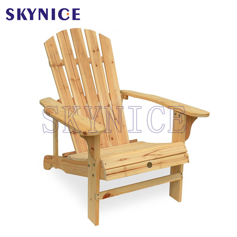 كرسي خشبي في الهواء الطلق اللون الطبيعي